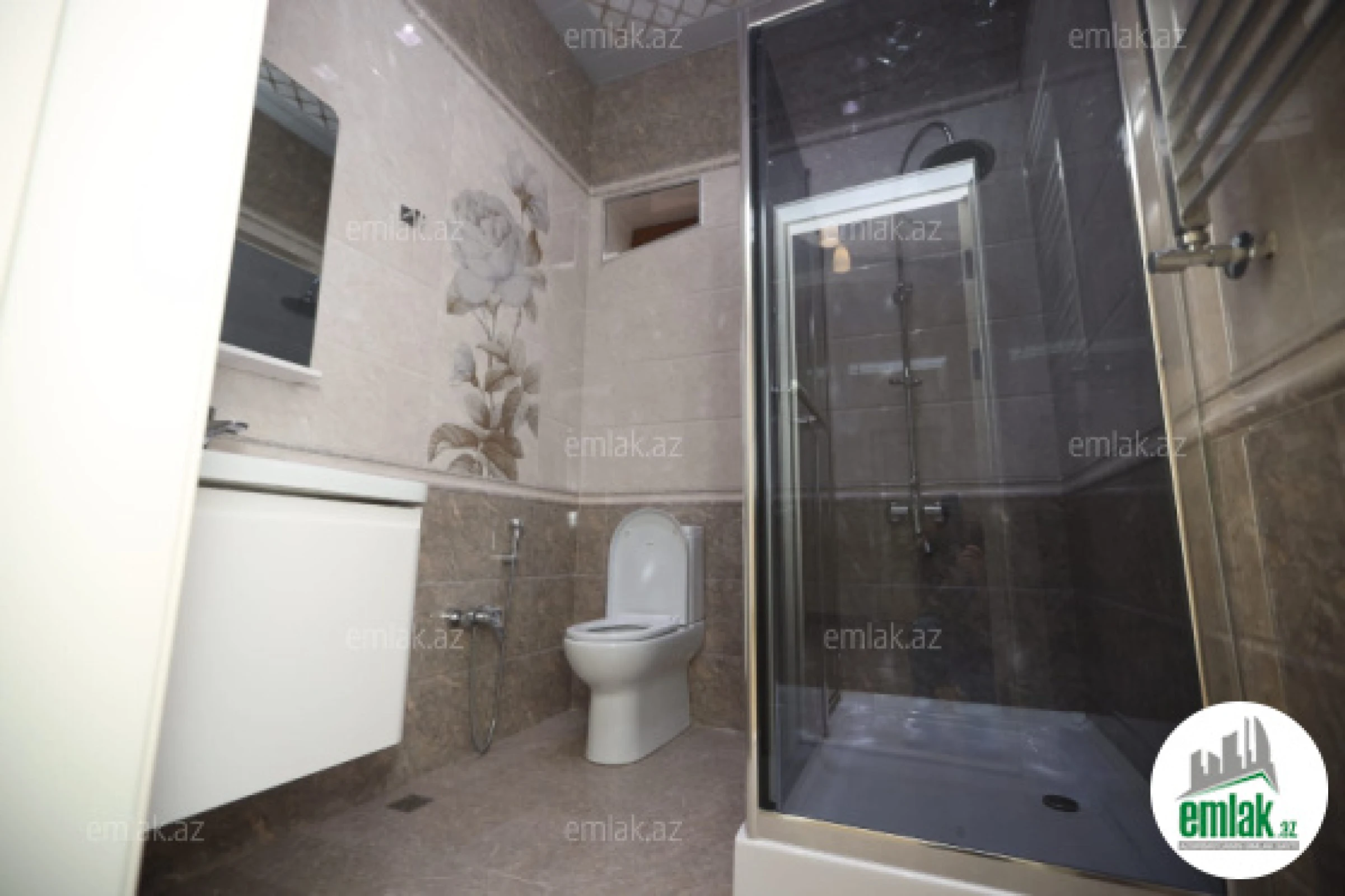 Satılır 6 otaqlı həyət evi 400 m²