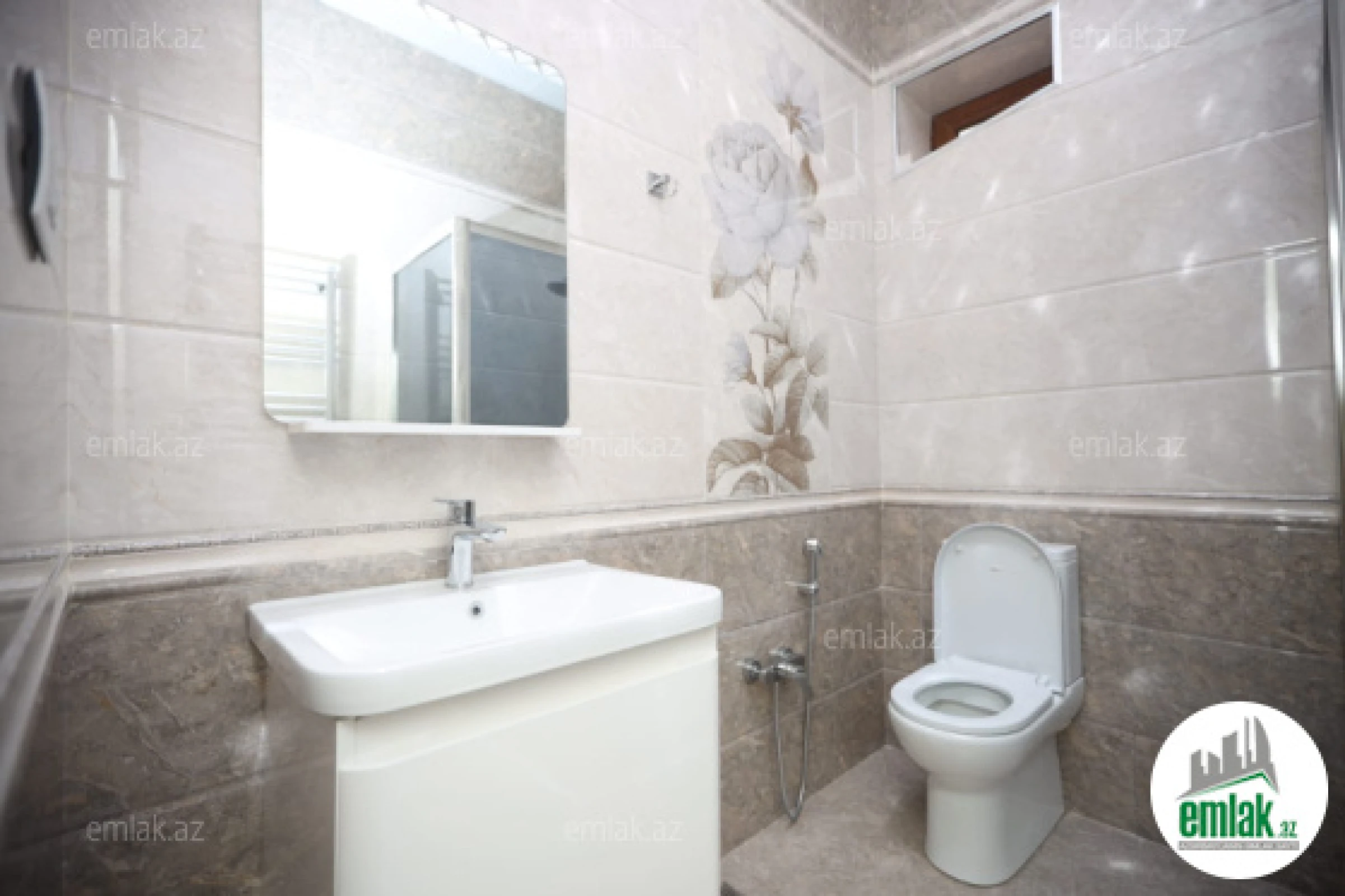 Satılır 6 otaqlı həyət evi 400 m²