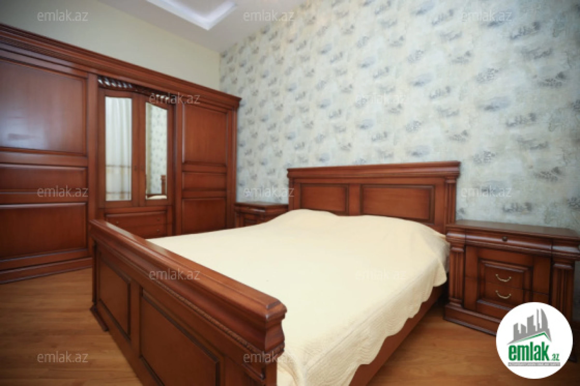 Satılır 6 otaqlı həyət evi 400 m²