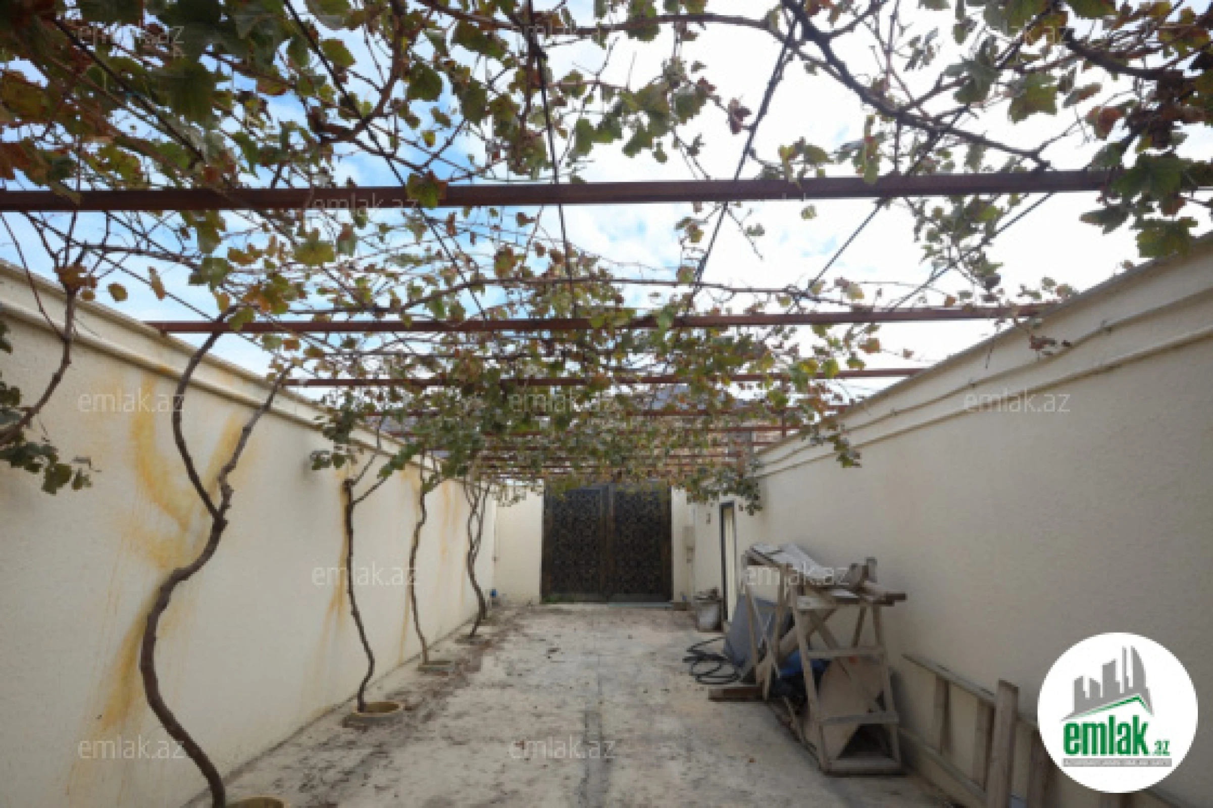 Satılır 6 otaqlı həyət evi 400 m²