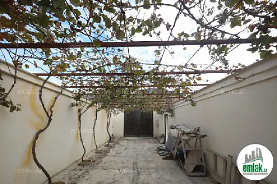 Satılır 6 otaqlı həyət evi 400 m²