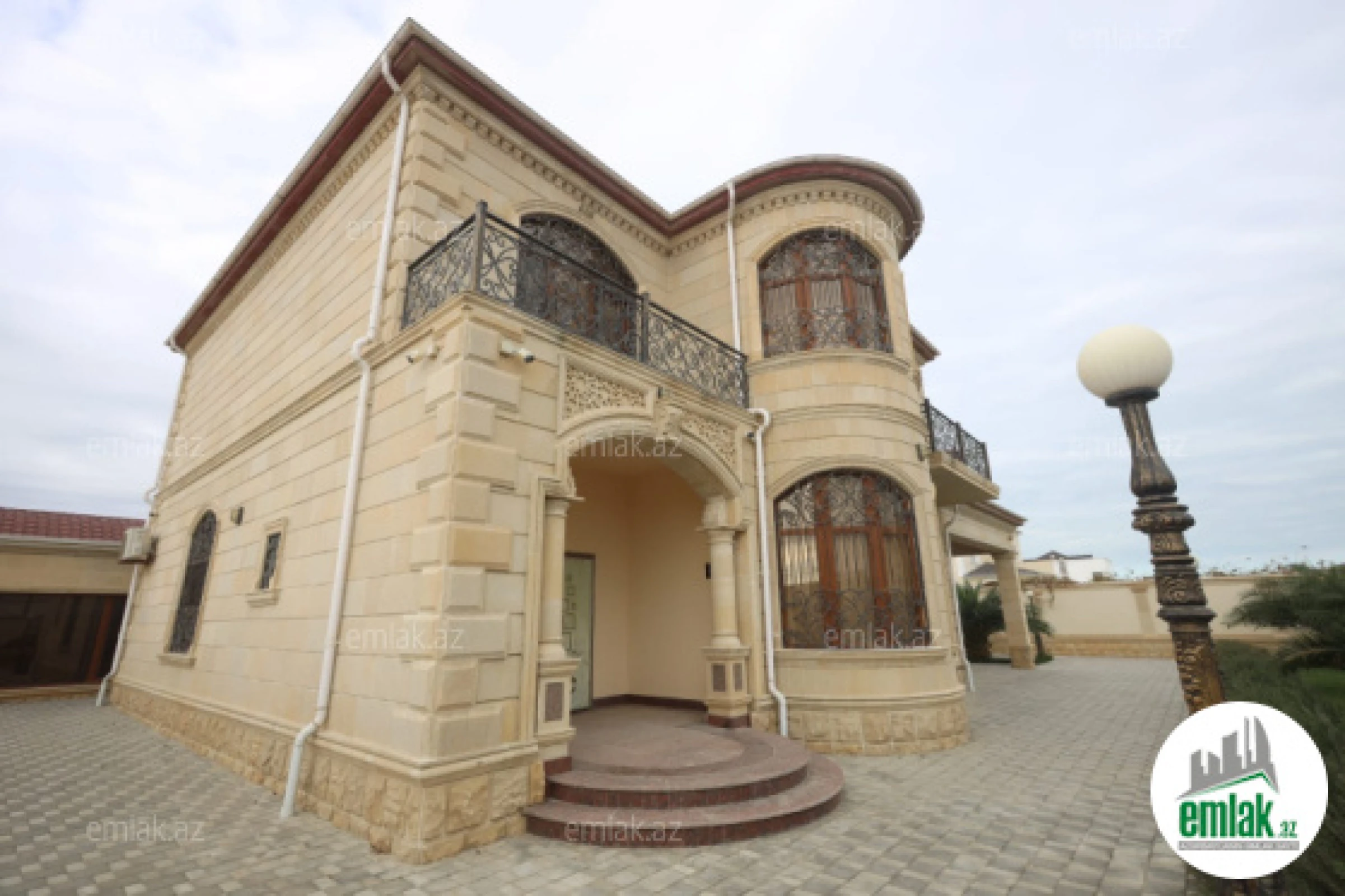 Satılır 6 otaqlı həyət evi 400 m²