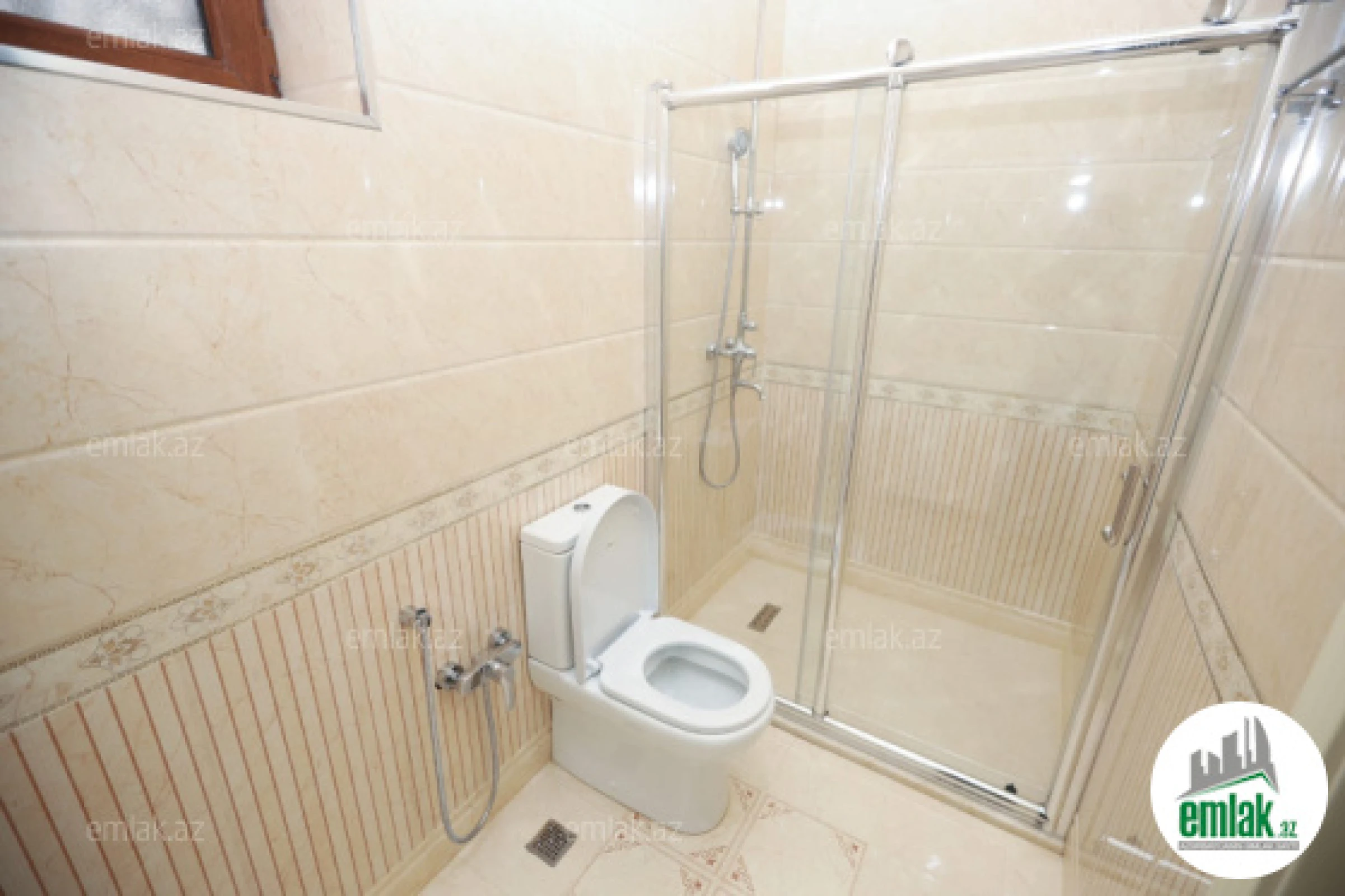 Satılır 6 otaqlı həyət evi 400 m²