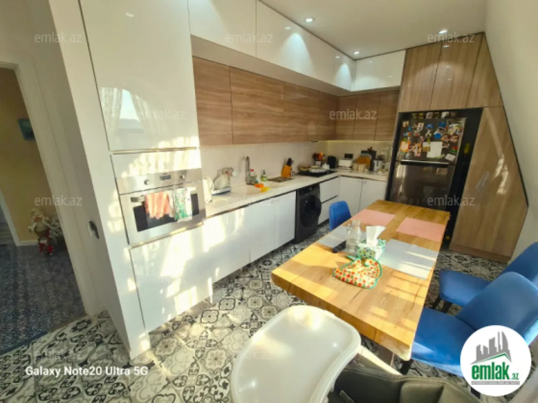 Satılır 4 otaqlı yeni tikili 135 m²