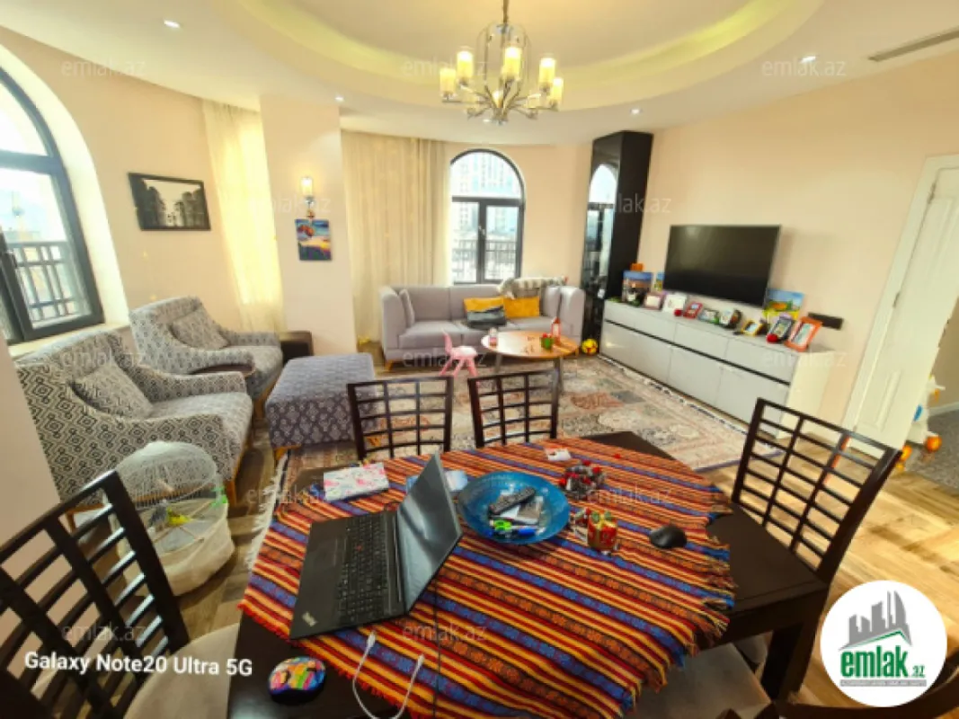 Satılır 4 otaqlı yeni tikili 135 m²