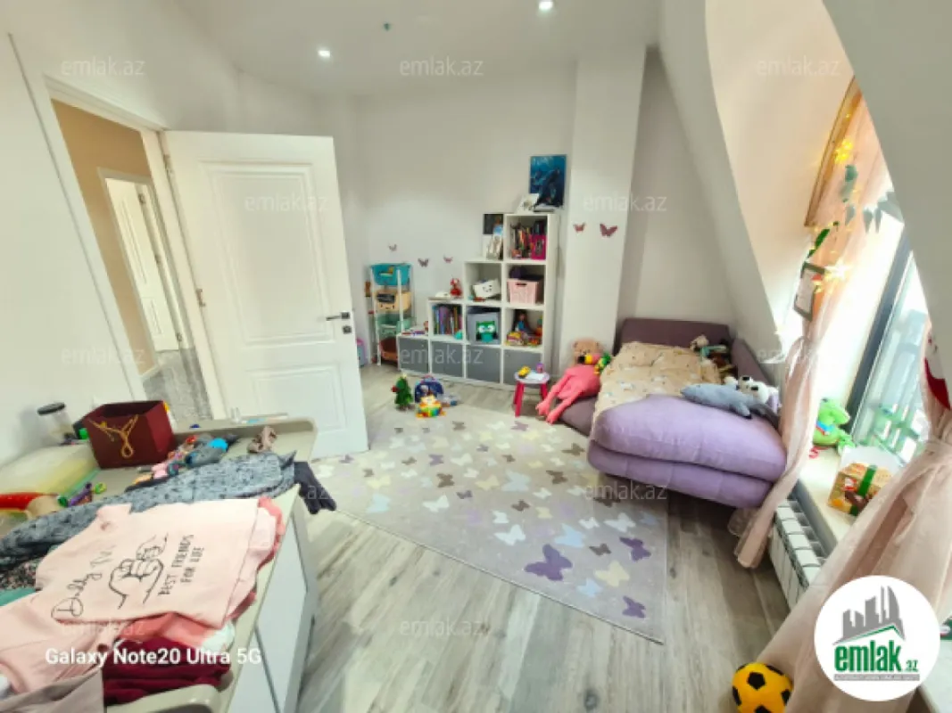 Satılır 4 otaqlı yeni tikili 135 m²