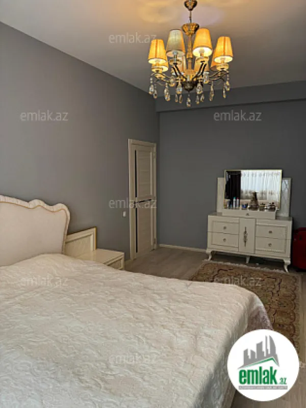 Satılır 3 otaqlı yeni tikili 130 m²