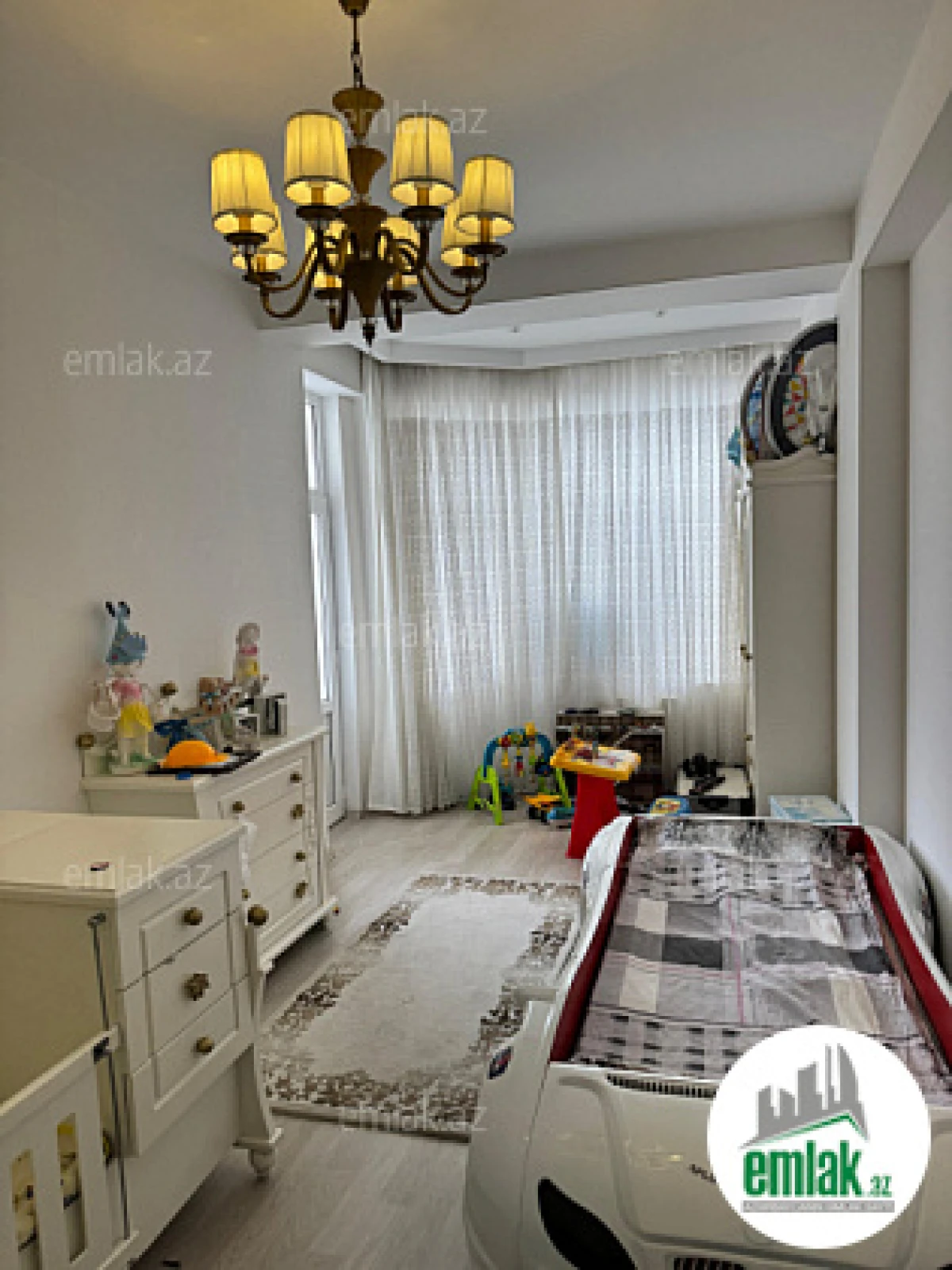 Satılır 3 otaqlı yeni tikili 130 m²
