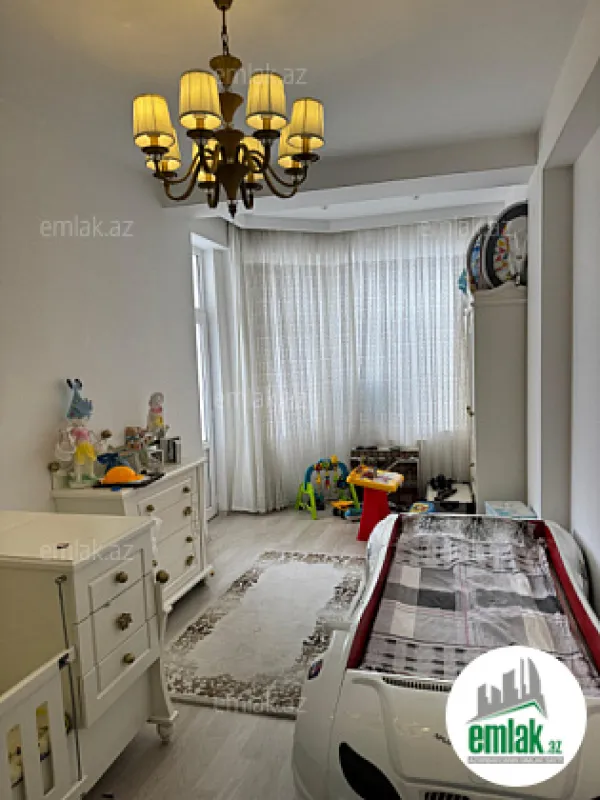 Satılır 3 otaqlı yeni tikili 130 m²