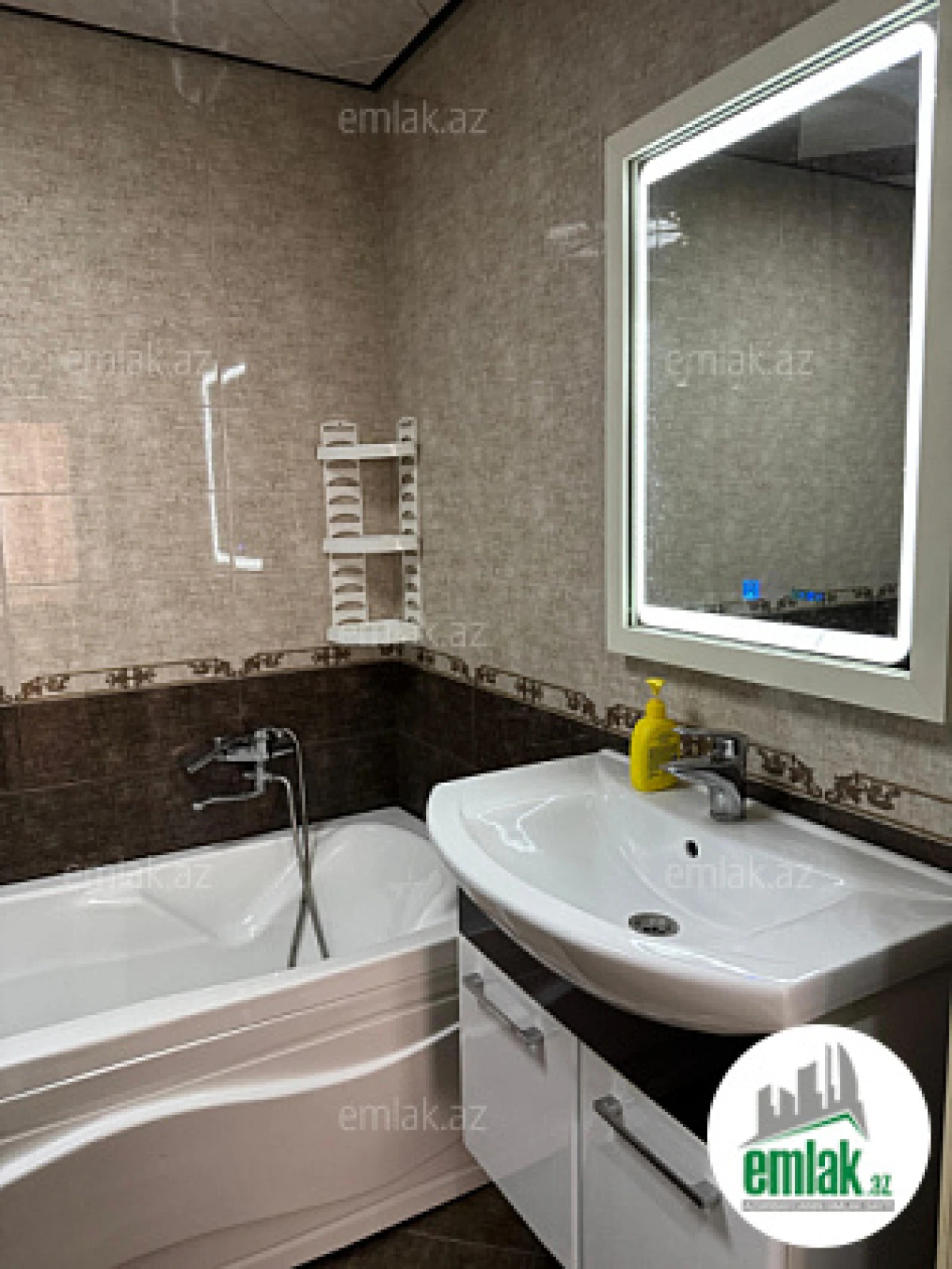 Satılır 3 otaqlı yeni tikili 130 m²