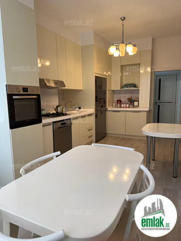 Satılır 3 otaqlı yeni tikili 130 m²