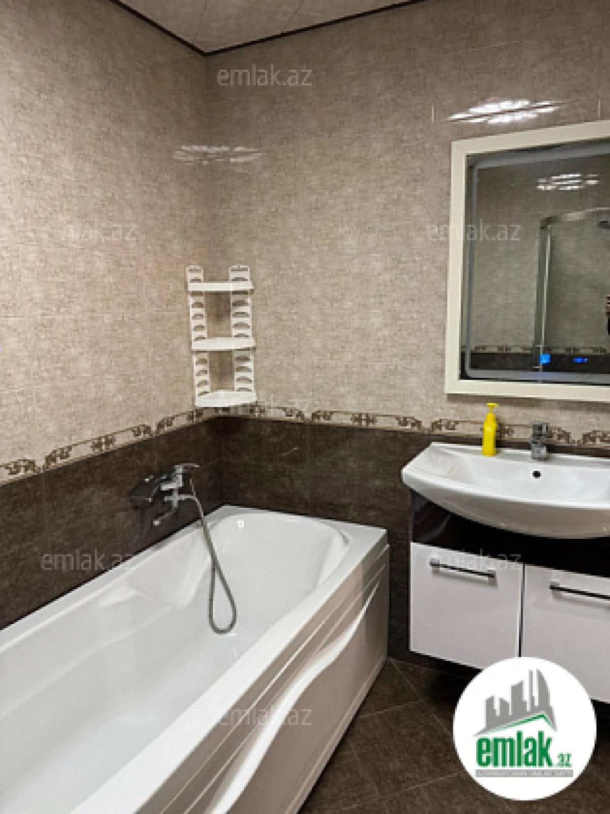 Satılır 3 otaqlı yeni tikili 130 m²