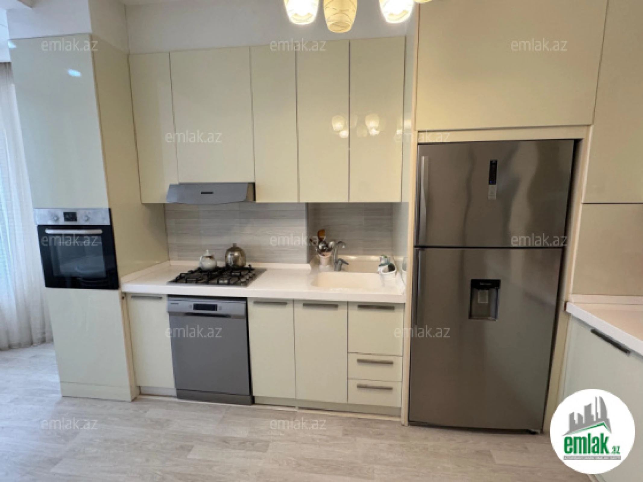 Satılır 3 otaqlı yeni tikili 130 m²