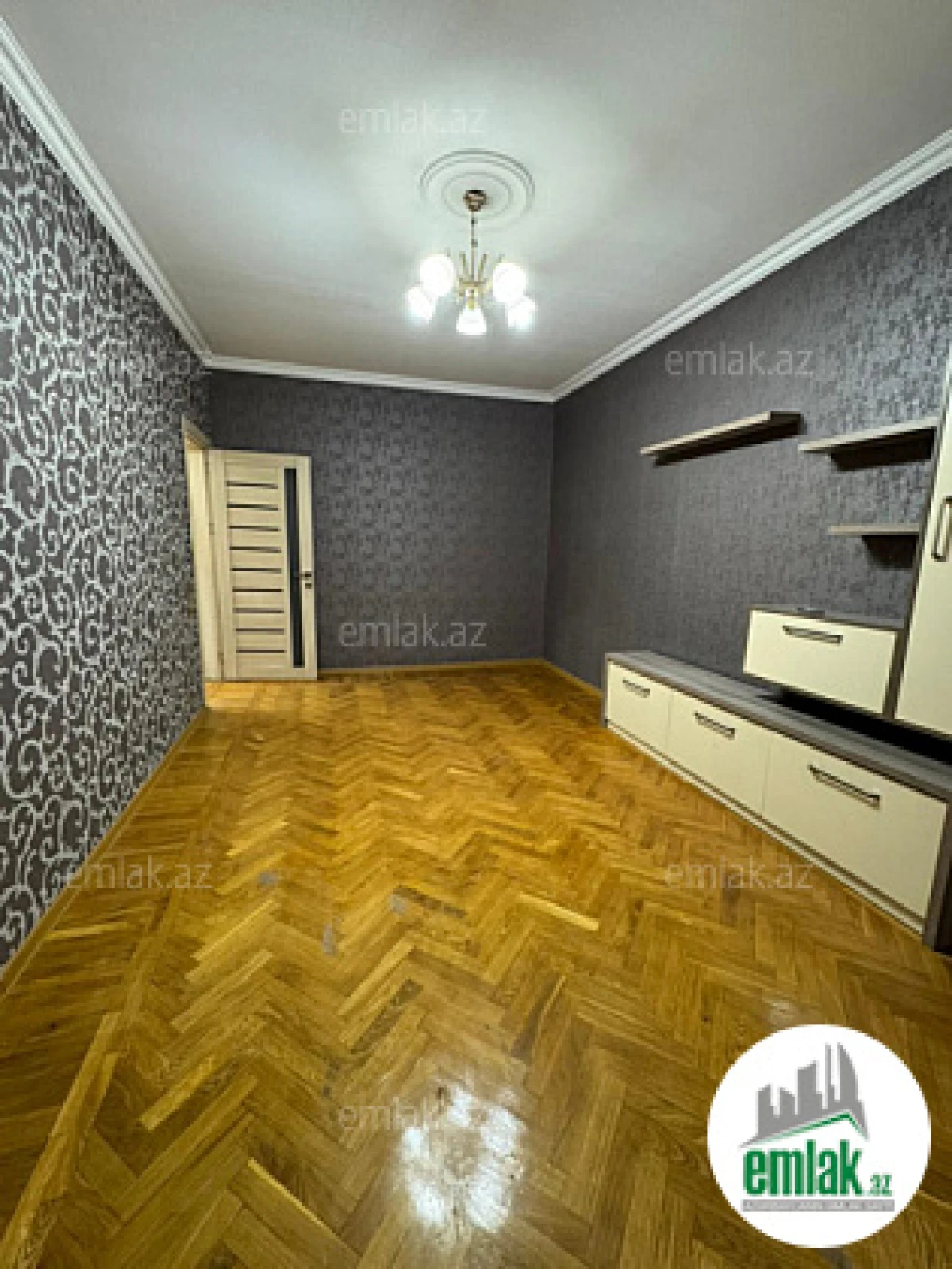 Satılır 3 otaqlı köhnə tikili 90 m²