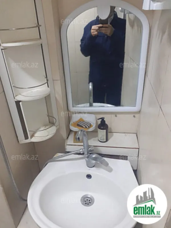 Satılır 2 otaqlı köhnə tikili 55 m²