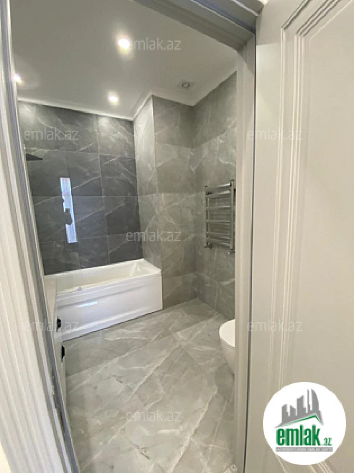 Satılır 4 otaqlı yeni tikili 130 m²