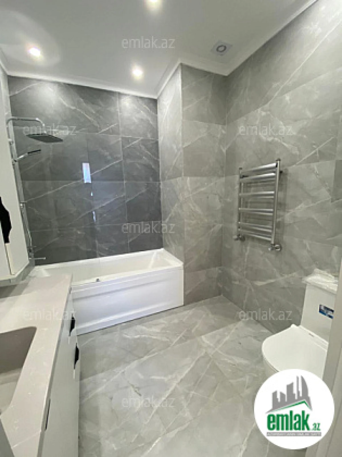 Satılır 4 otaqlı yeni tikili 130 m²