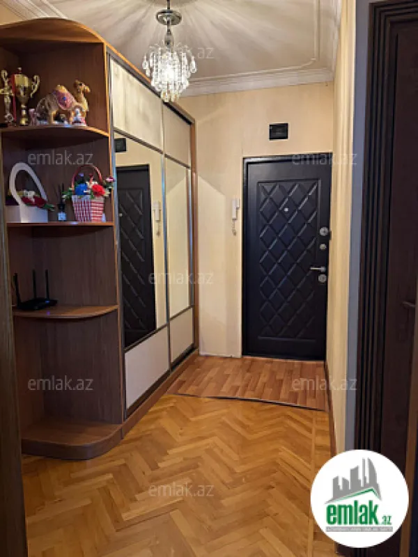 Satılır 5 otaqlı köhnə tikili 115 m²