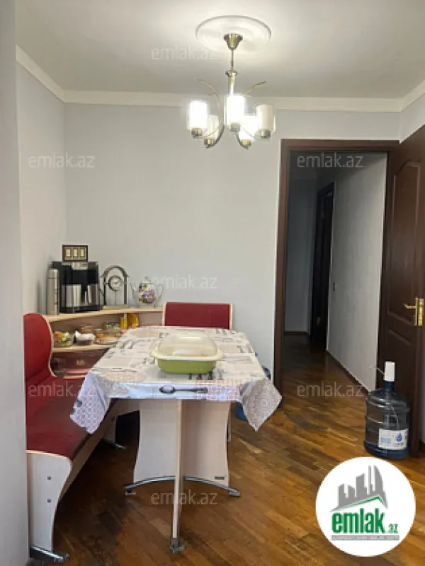 Satılır 3 otaqlı köhnə tikili 86 m²