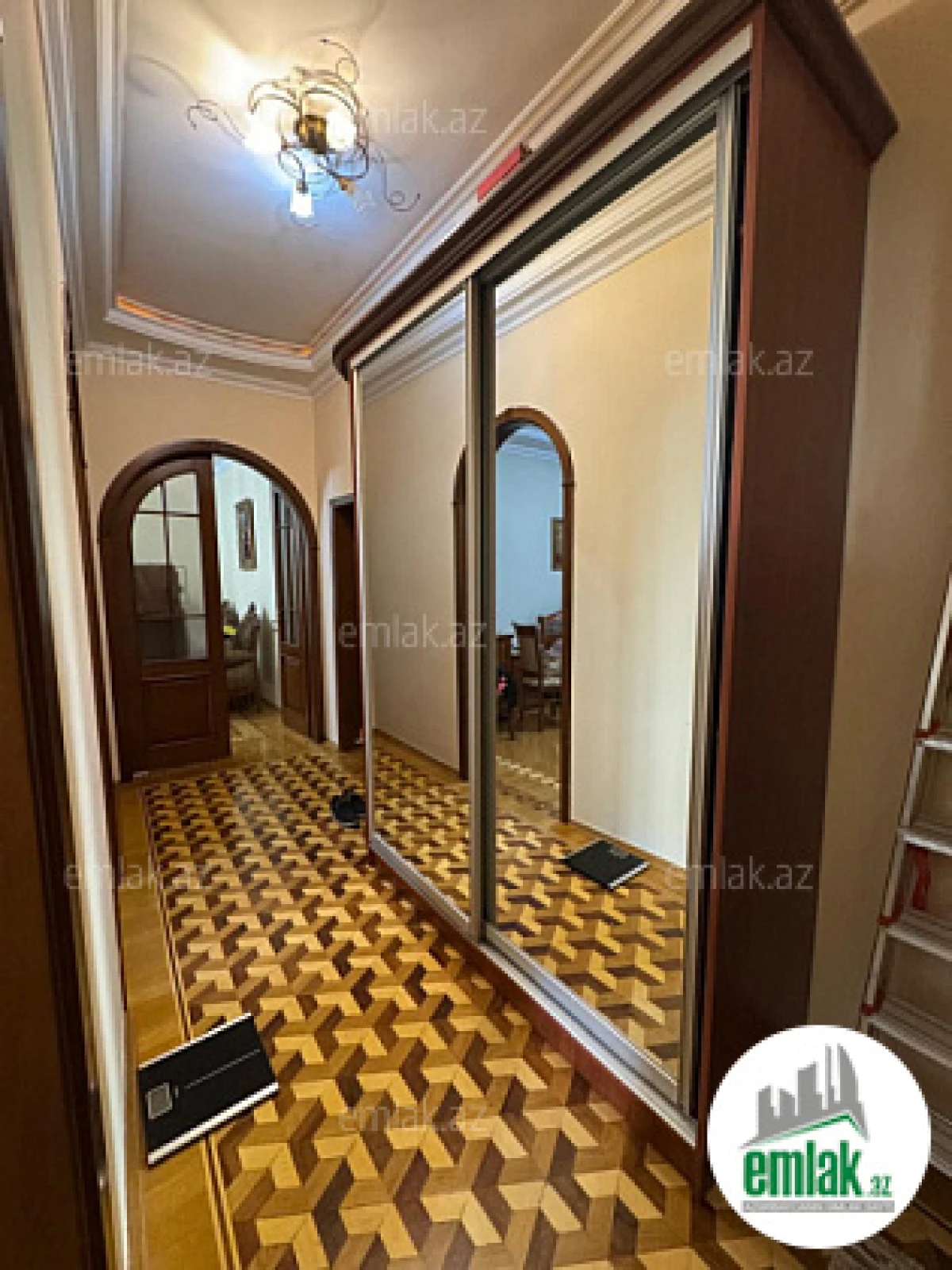 Satılır 2 otaqlı köhnə tikili 70 m²