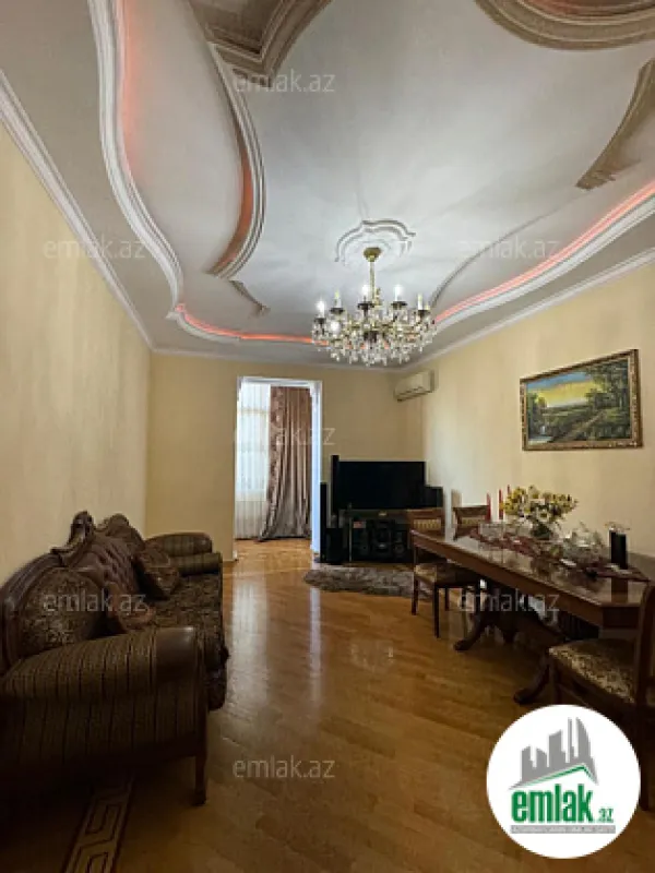 Satılır 2 otaqlı köhnə tikili 70 m²