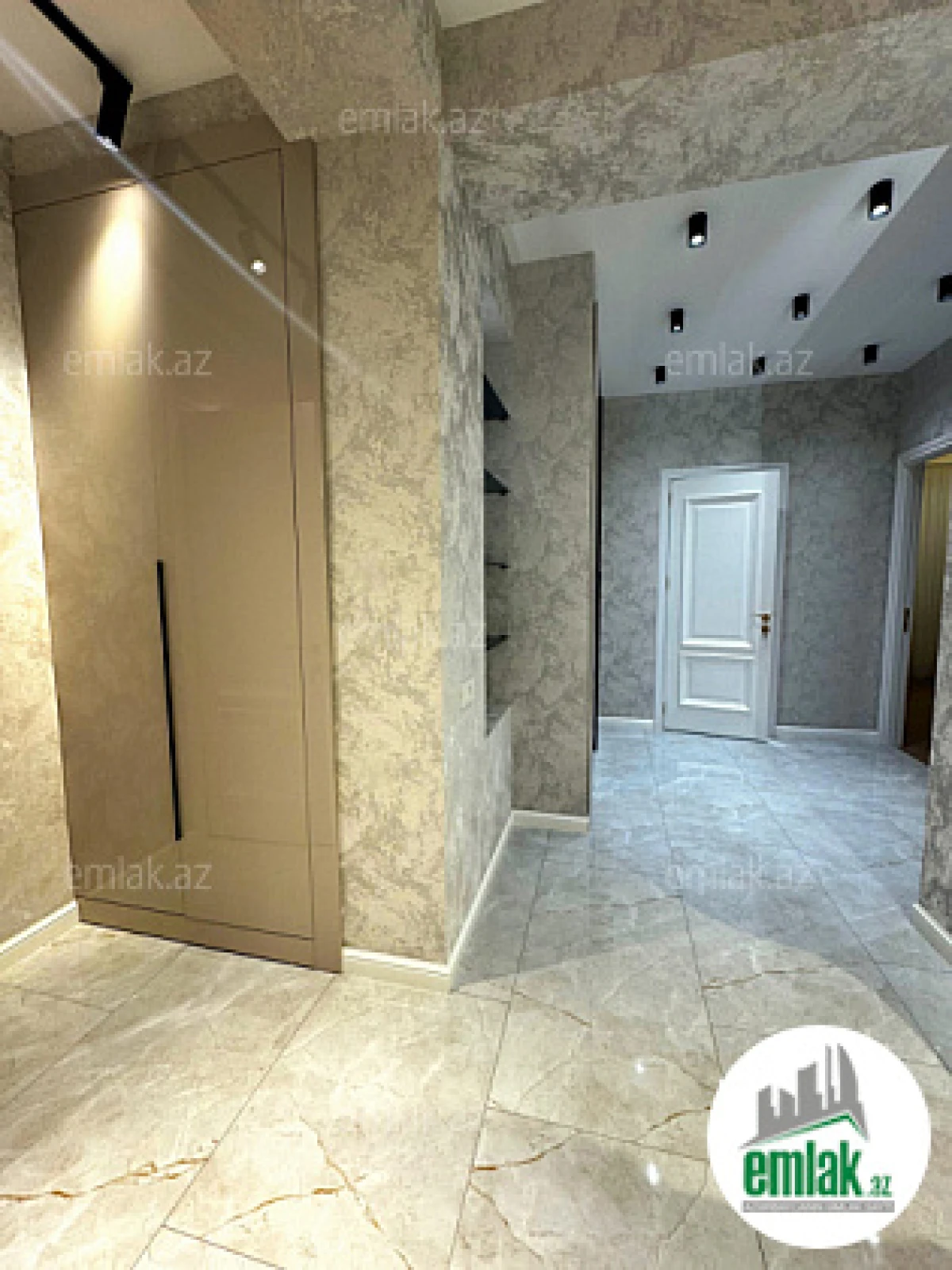 Satılır 3 otaqlı yeni tikili 125 m²