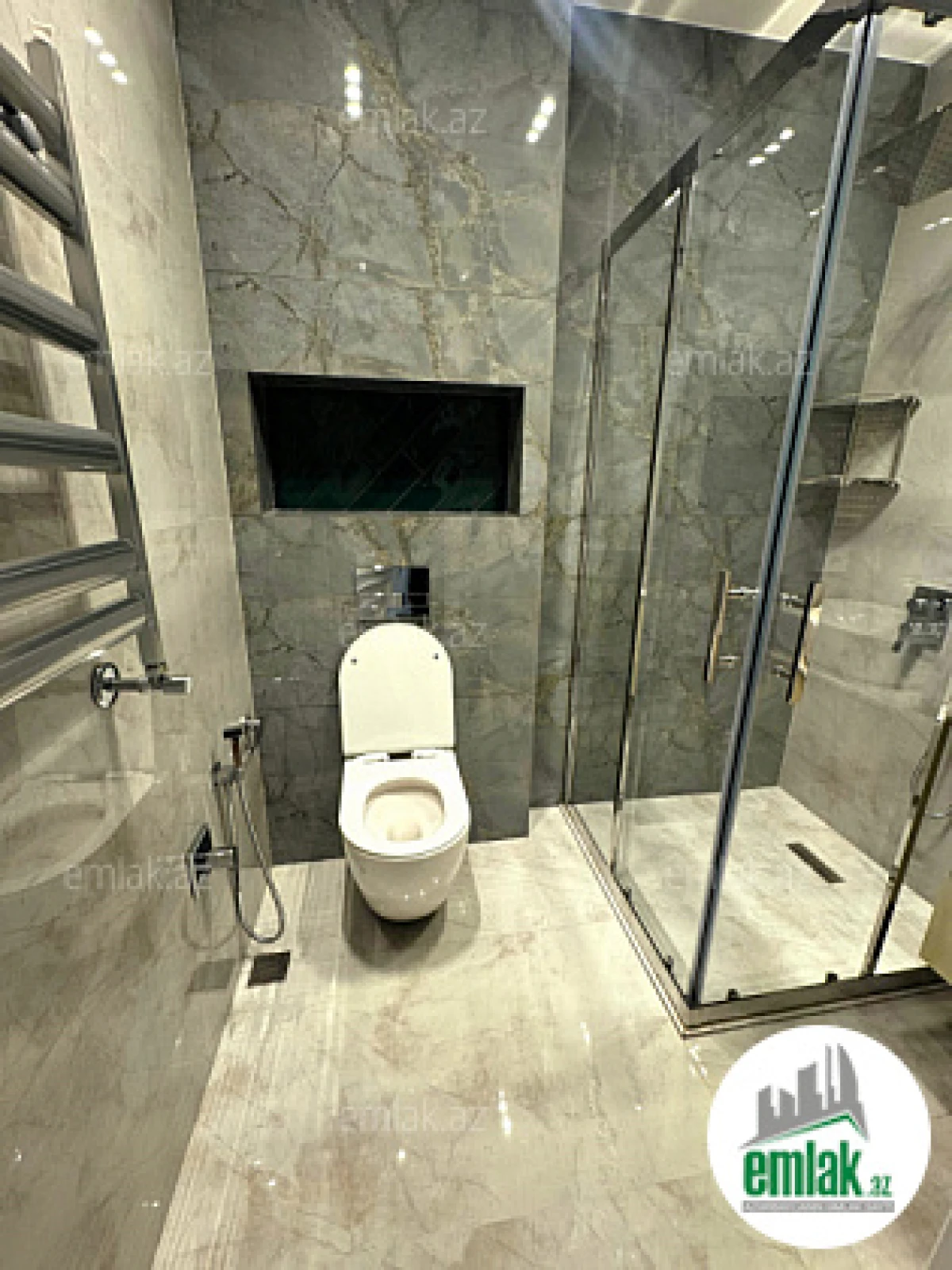 Satılır 3 otaqlı yeni tikili 125 m²