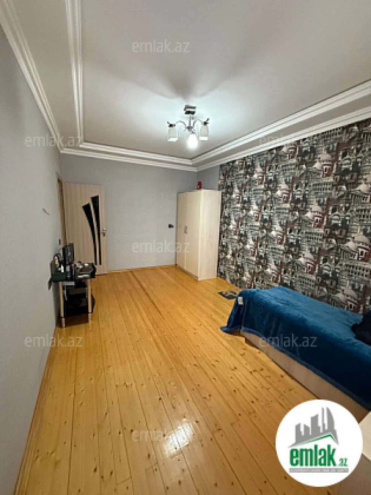 Satılır 4 otaqlı köhnə tikili 100 m²