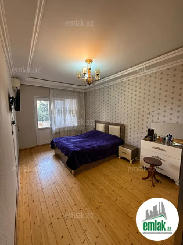 Satılır 4 otaqlı köhnə tikili 100 m²