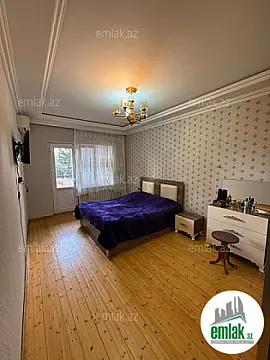 Satılır 4 otaqlı köhnə tikili 100 m²