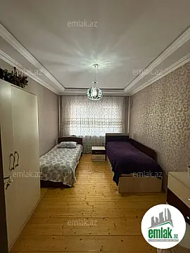 Satılır 4 otaqlı köhnə tikili 100 m²