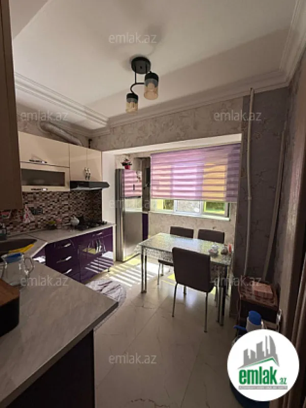 Satılır 4 otaqlı köhnə tikili 100 m²