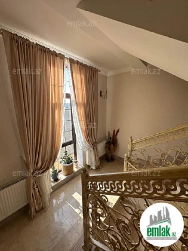 Satılır 6 otaqlı həyət evi 750 m²