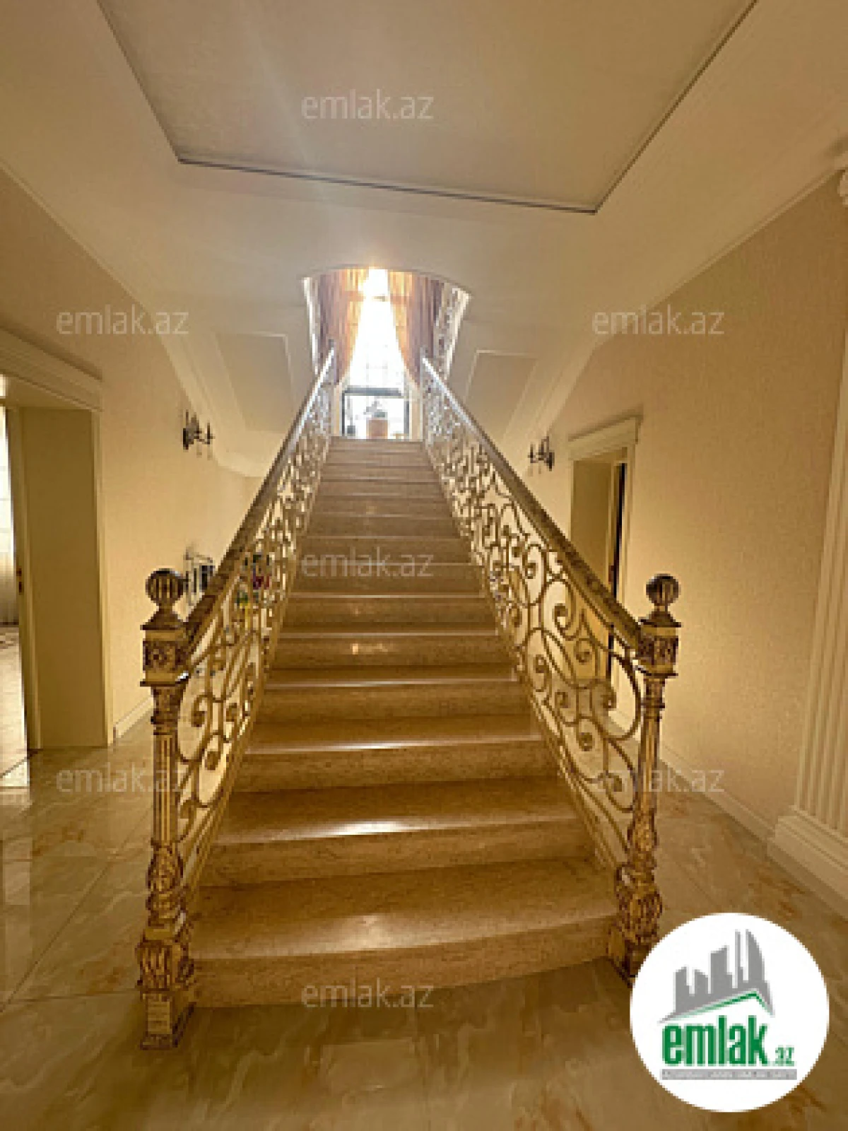 Satılır 6 otaqlı həyət evi 750 m²