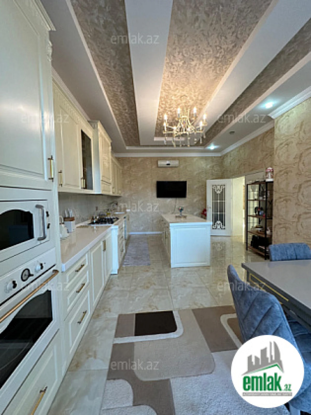 Satılır 6 otaqlı həyət evi 750 m²