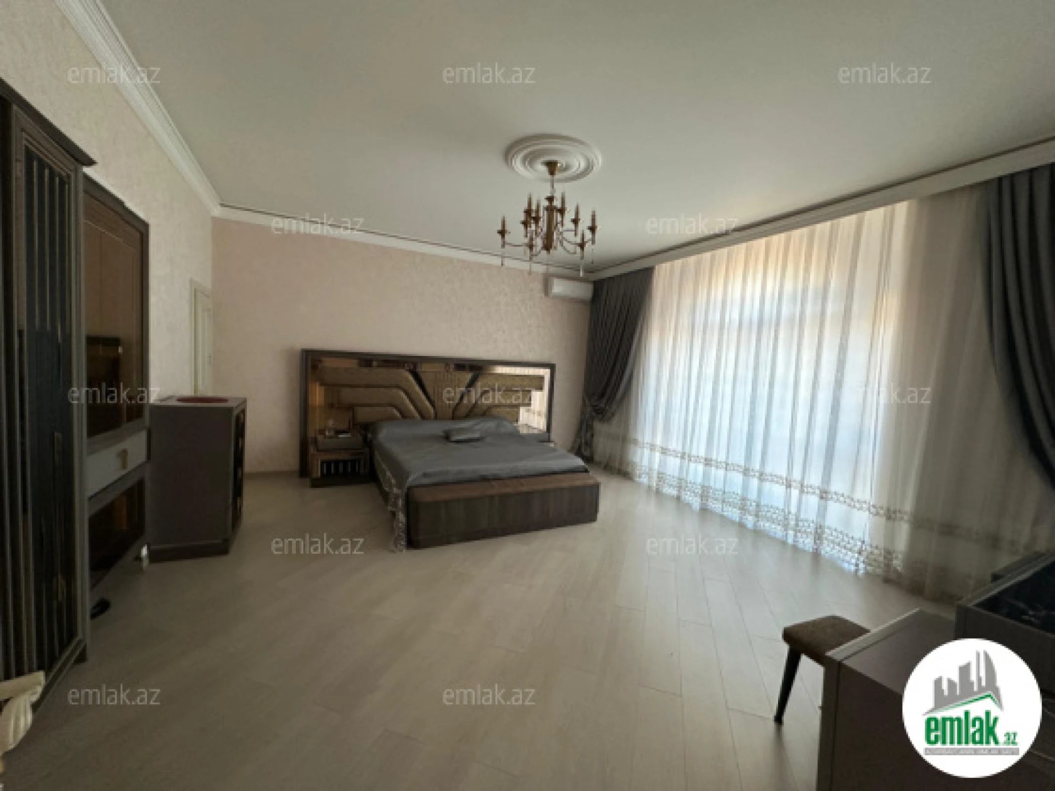 Satılır 6 otaqlı həyət evi 750 m²