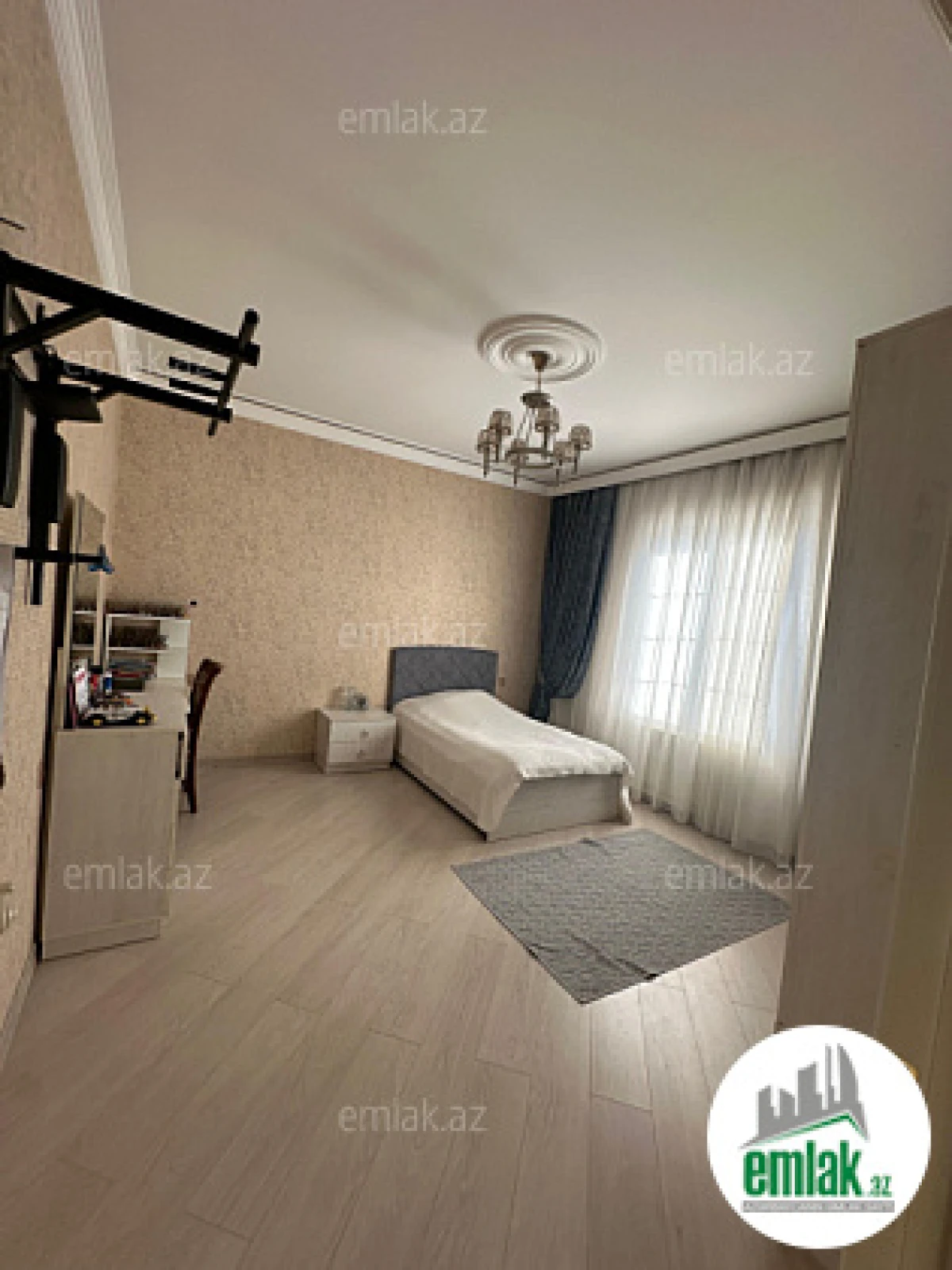 Satılır 6 otaqlı həyət evi 750 m²