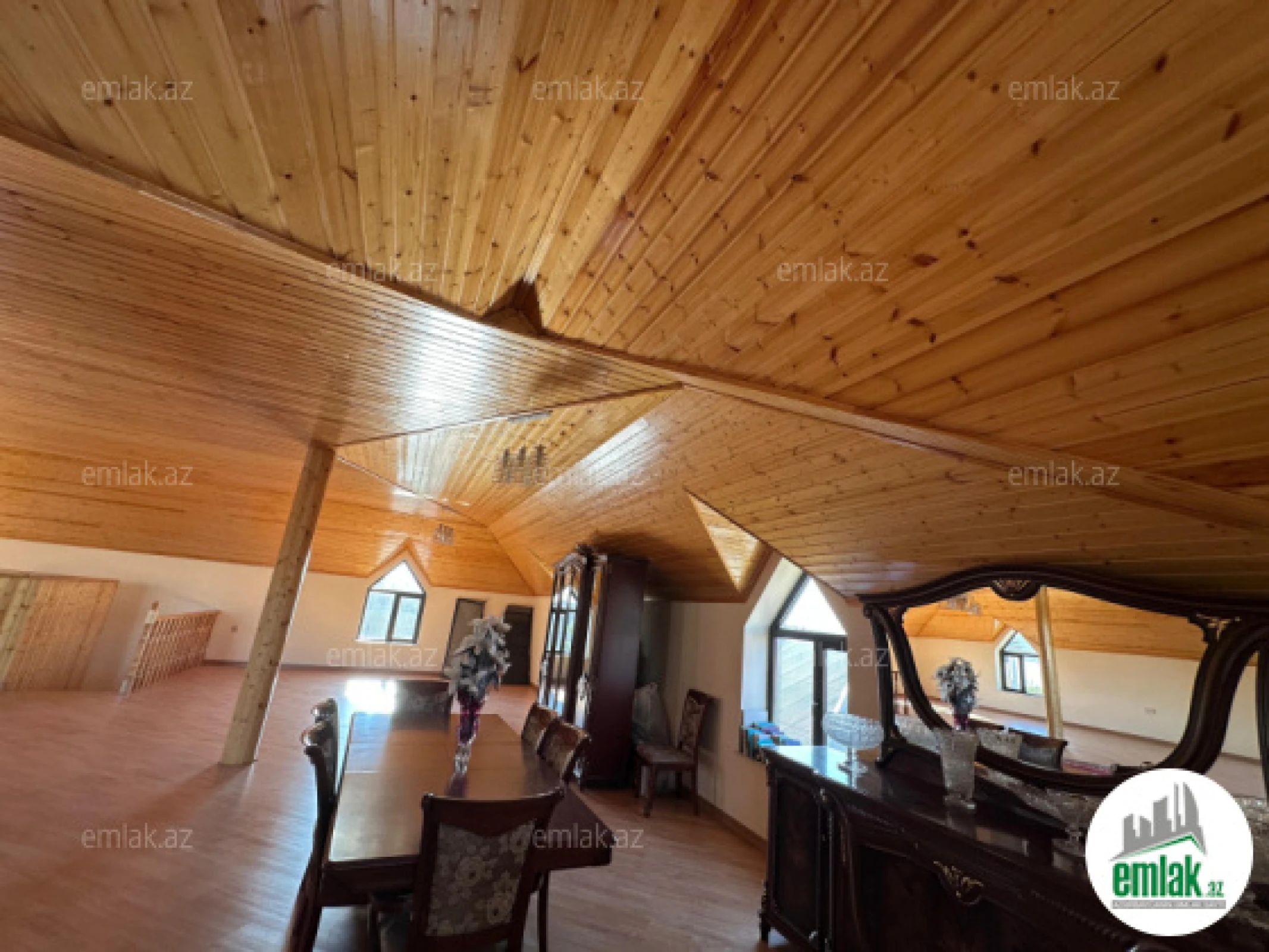 Satılır 6 otaqlı həyət evi 750 m²