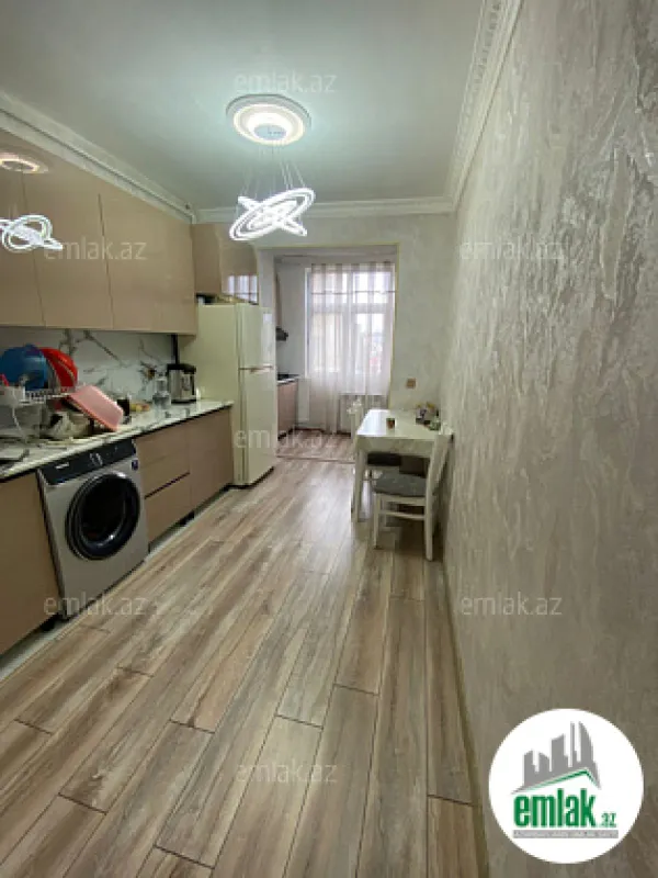 Satılır 4 otaqlı köhnə tikili 100 m²