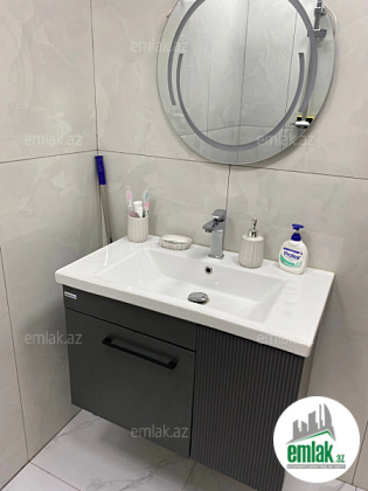 Satılır 4 otaqlı köhnə tikili 100 m²