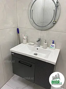 Satılır 4 otaqlı köhnə tikili 100 m²