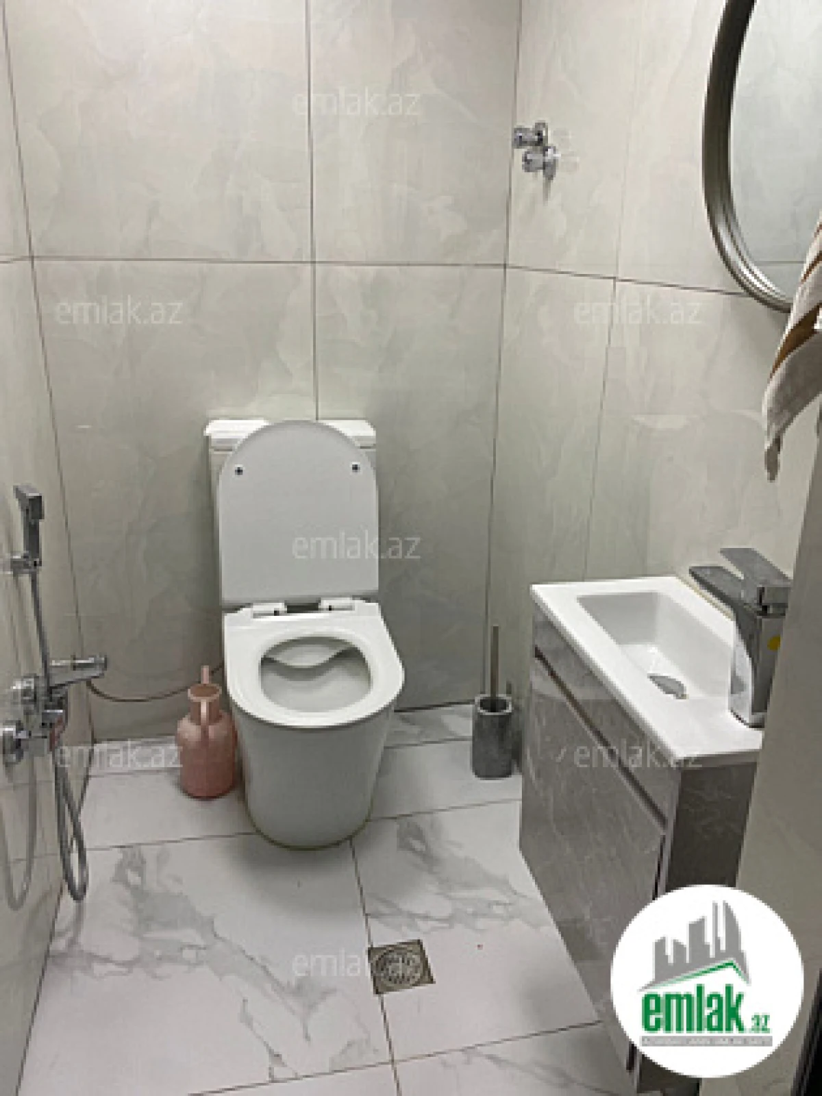 Satılır 4 otaqlı köhnə tikili 100 m²