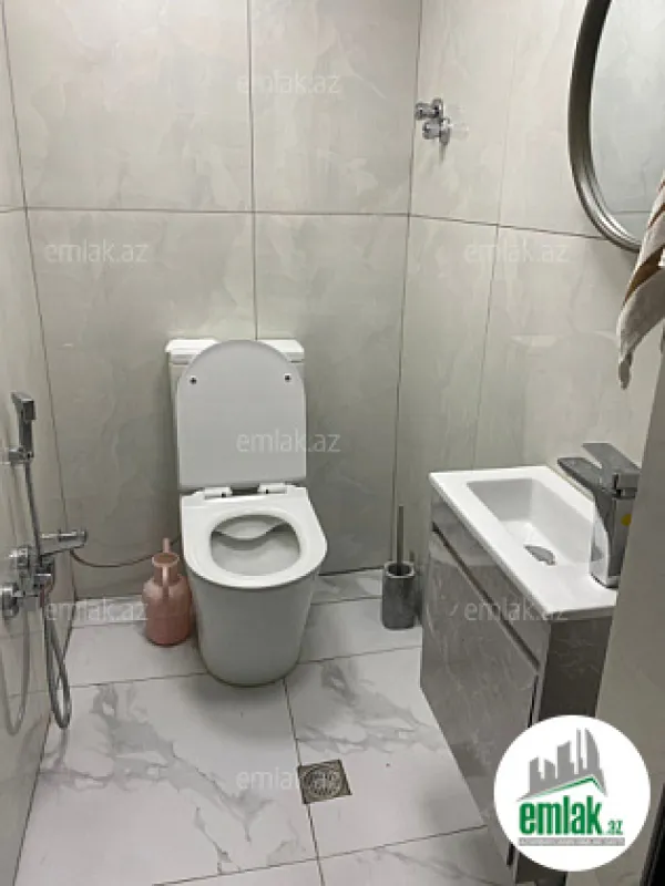 Satılır 4 otaqlı köhnə tikili 100 m²