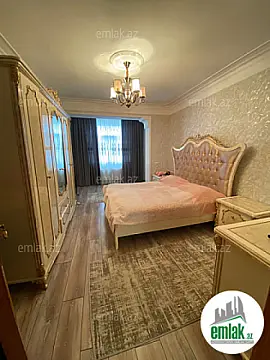 Satılır 4 otaqlı köhnə tikili 100 m²