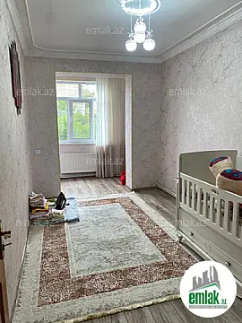 Satılır 4 otaqlı köhnə tikili 100 m²