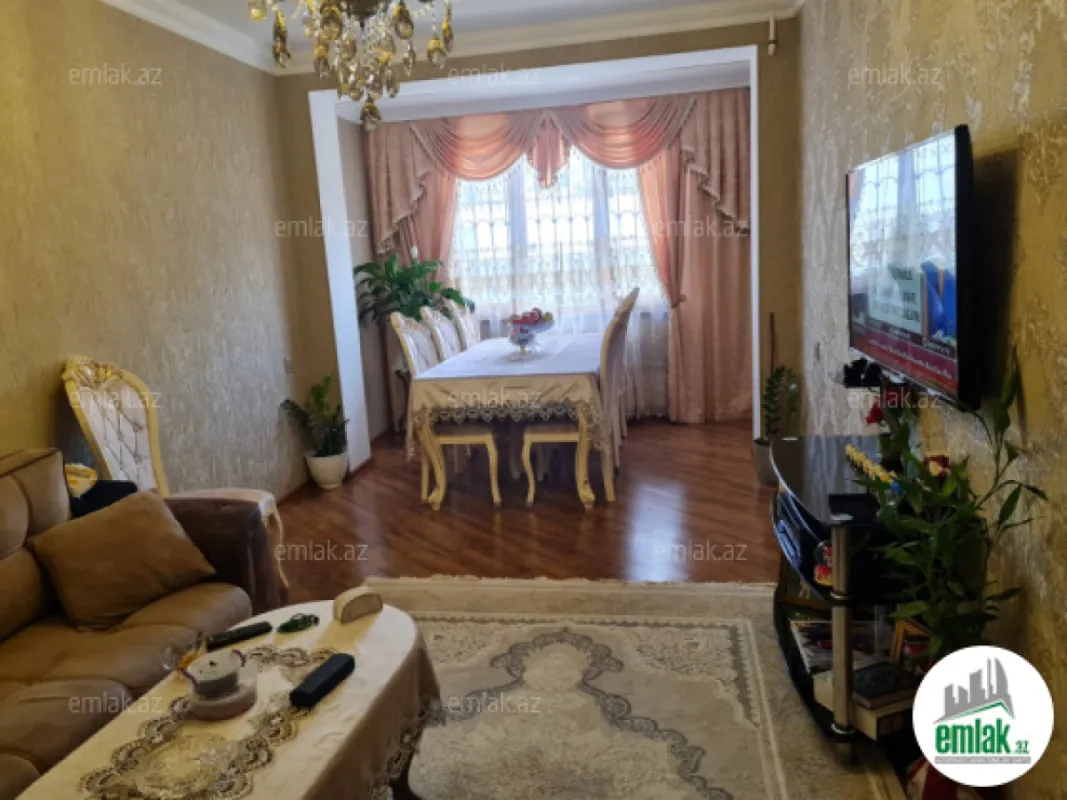 Satılır 4 otaqlı köhnə tikili 100 m²