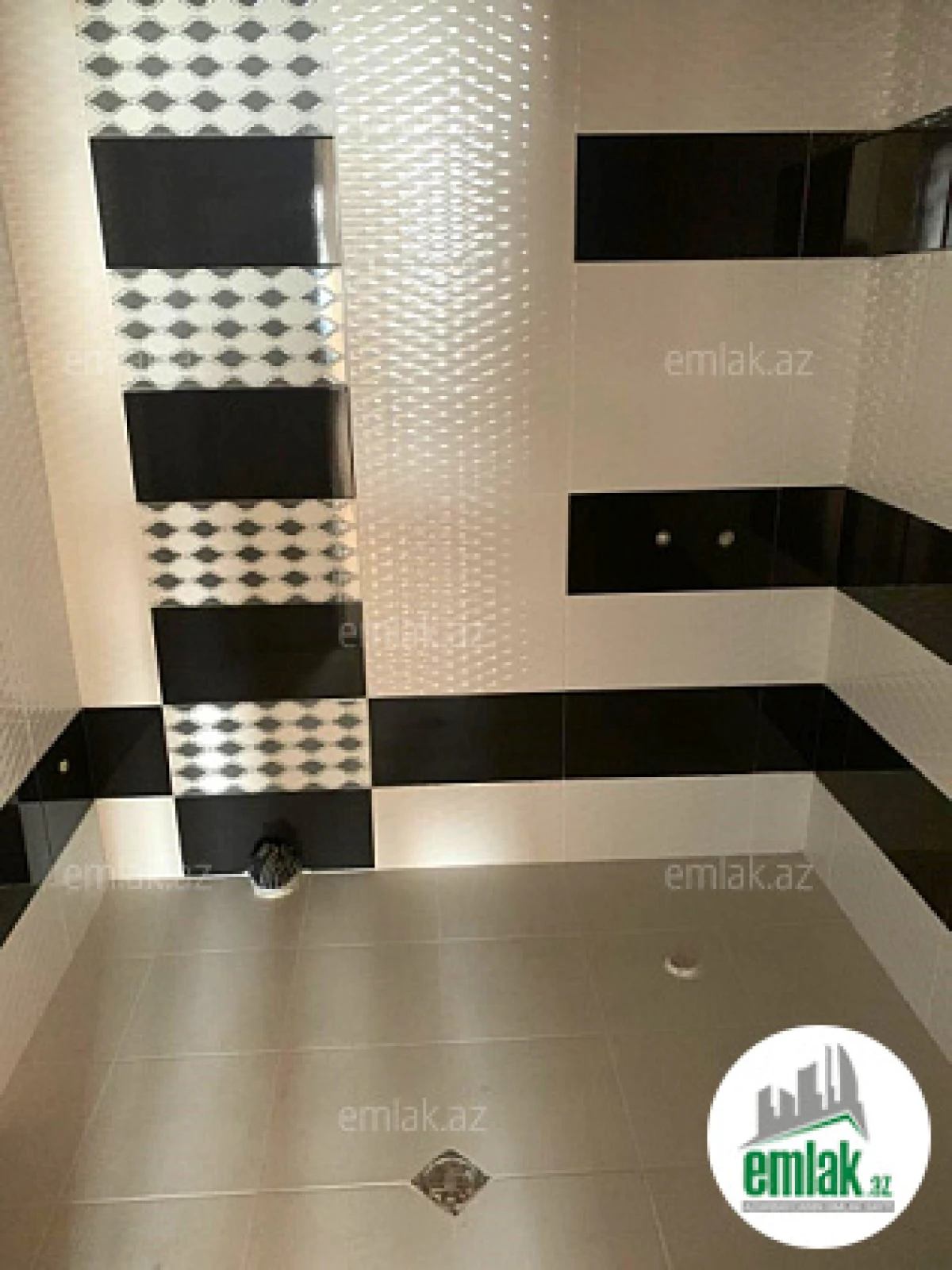 Satılır 4 otaqlı yeni tikili 250 m²