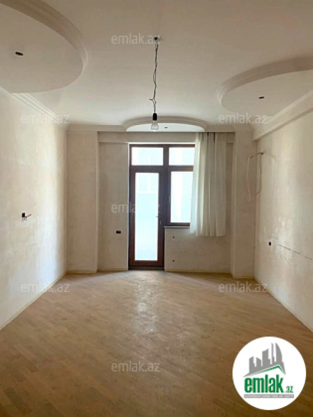 Satılır 4 otaqlı yeni tikili 250 m²