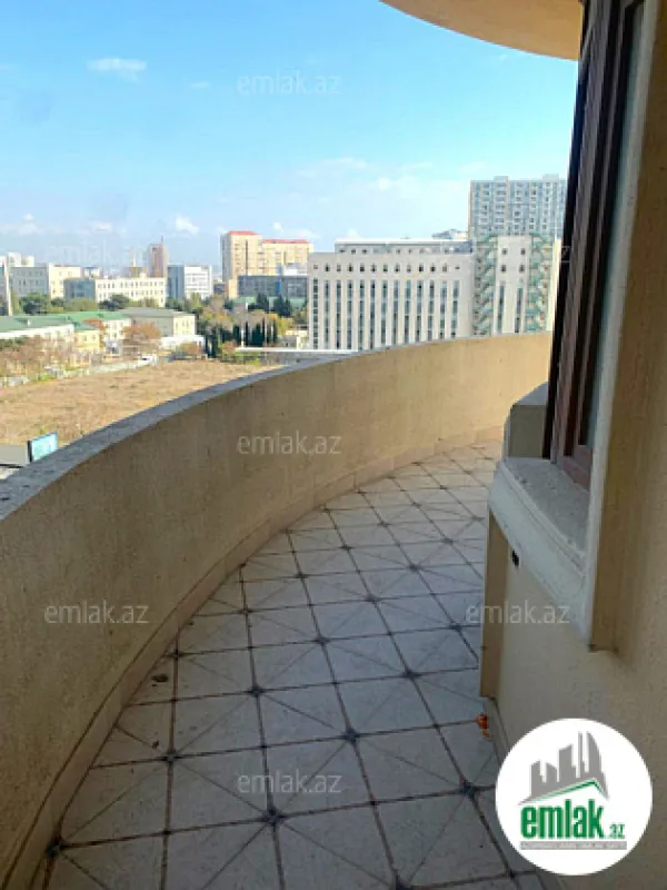 Satılır 4 otaqlı yeni tikili 250 m²