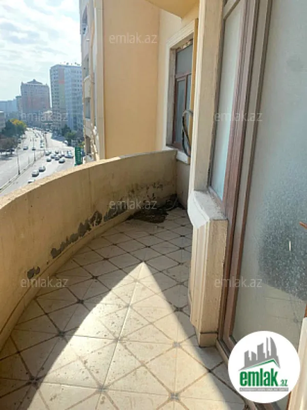 Satılır 4 otaqlı yeni tikili 250 m²